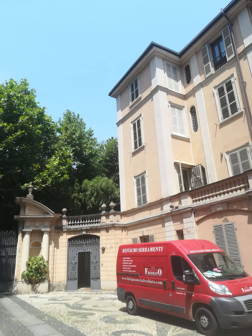 Palazzo privato Torino TO – restauro serramenti in legno