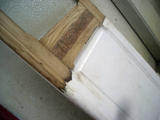 Sverniciatura serramenti in legno – laboratorio fase 5 Sverniciatura serramenti in legno – laboratorio fase 5